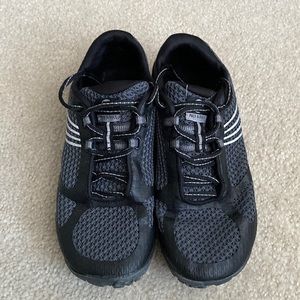 Woman’s Merrell Pace Glove 3 Shoes